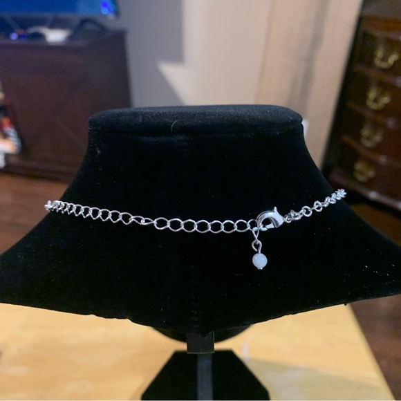 Avon Monarch Petals collar necklace Silvertone NIB 2016 - Picture 4 of 6